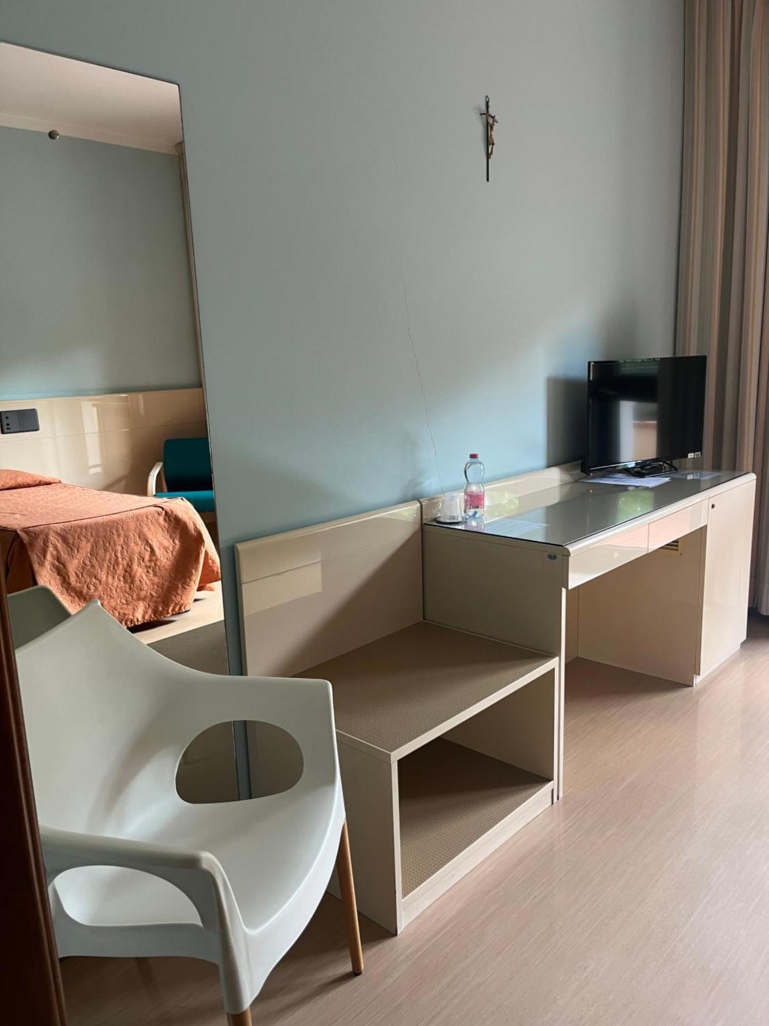 Albergo Casa Dell'Ospite เบรเชีย ภายนอก รูปภาพ