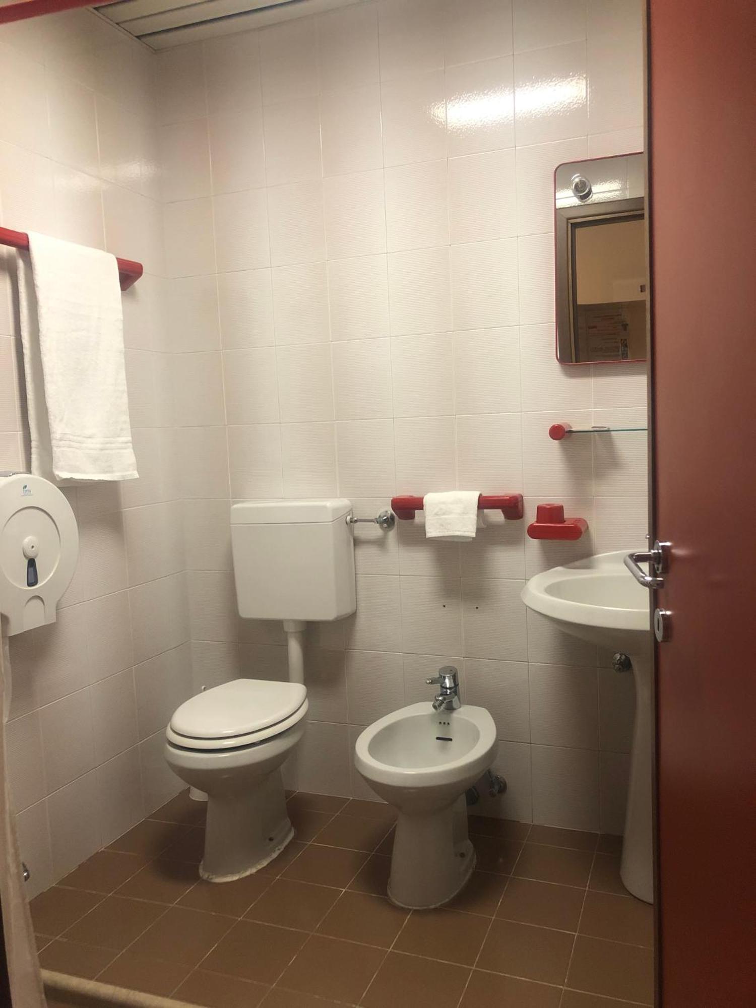 Albergo Casa Dell'Ospite เบรเชีย ภายนอก รูปภาพ