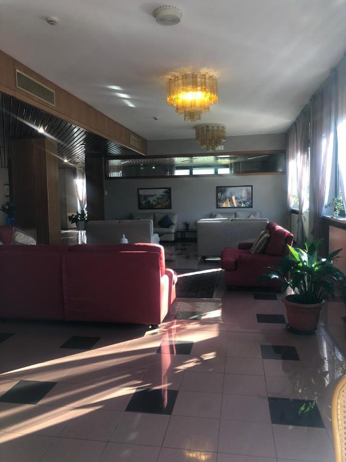 Albergo Casa Dell'Ospite เบรเชีย ภายนอก รูปภาพ