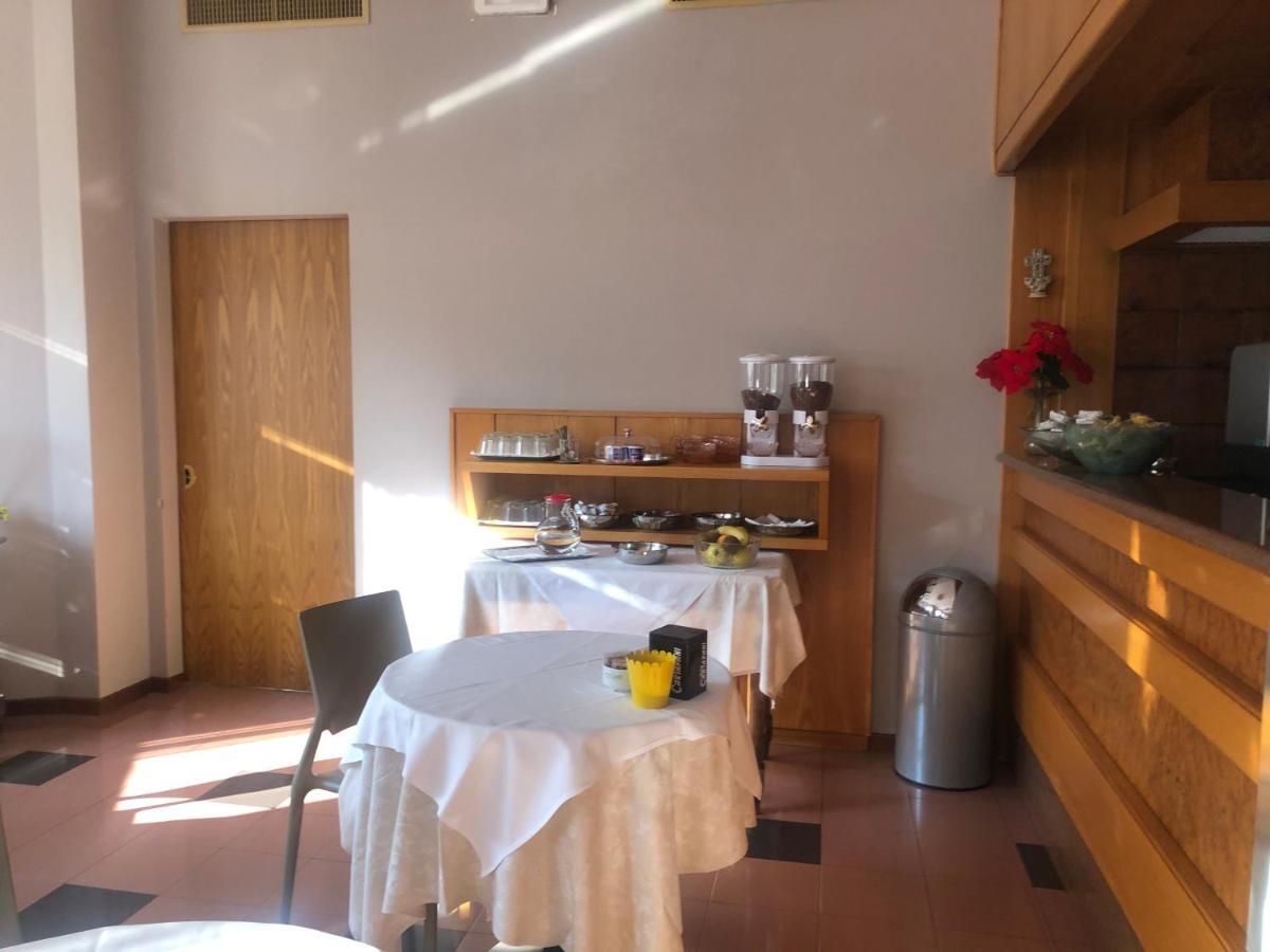 Albergo Casa Dell'Ospite เบรเชีย ภายนอก รูปภาพ