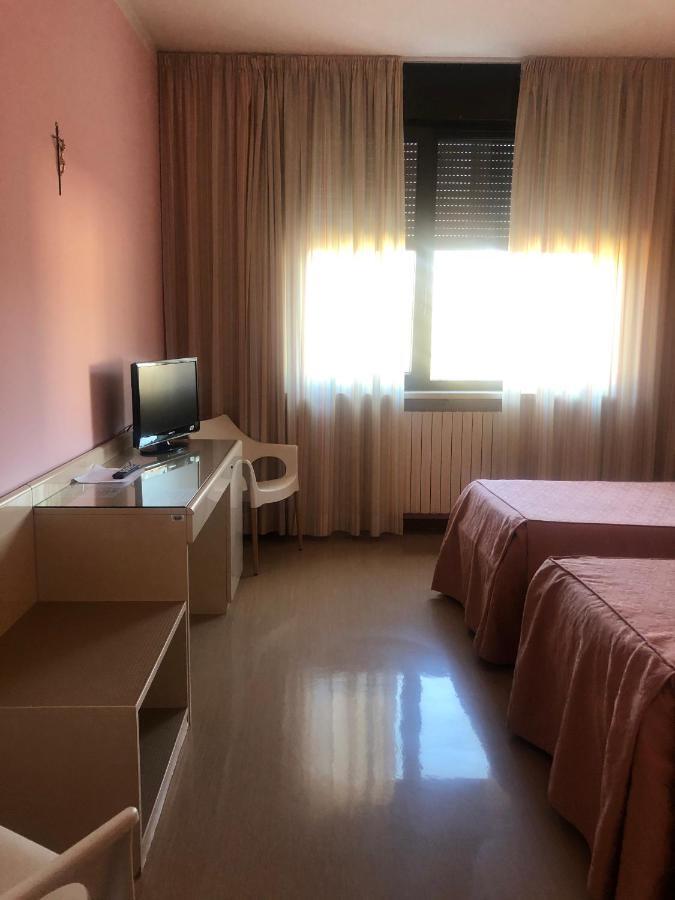 Albergo Casa Dell'Ospite เบรเชีย ภายนอก รูปภาพ