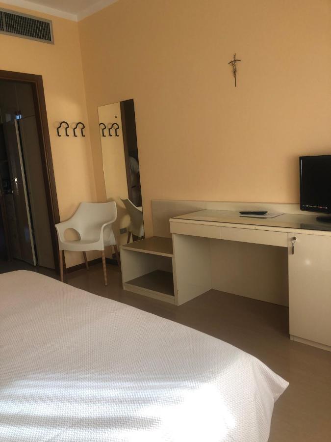 Albergo Casa Dell'Ospite เบรเชีย ภายนอก รูปภาพ